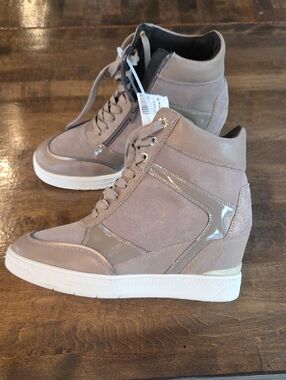 Geox Size 10 Women's NEW Wedge Sneaker Boot - Taupe Suede